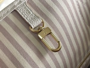 Louis Vuitton Handbag M14285