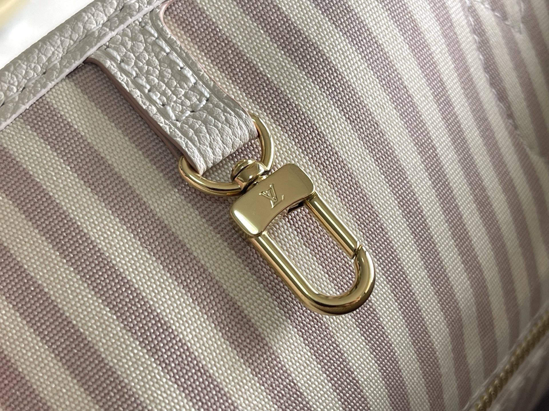Louis Vuitton Handbag M14285