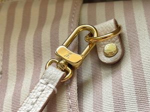 Louis Vuitton Handbag M14285