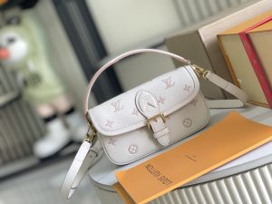 Louis Vuitton Handbag M13642