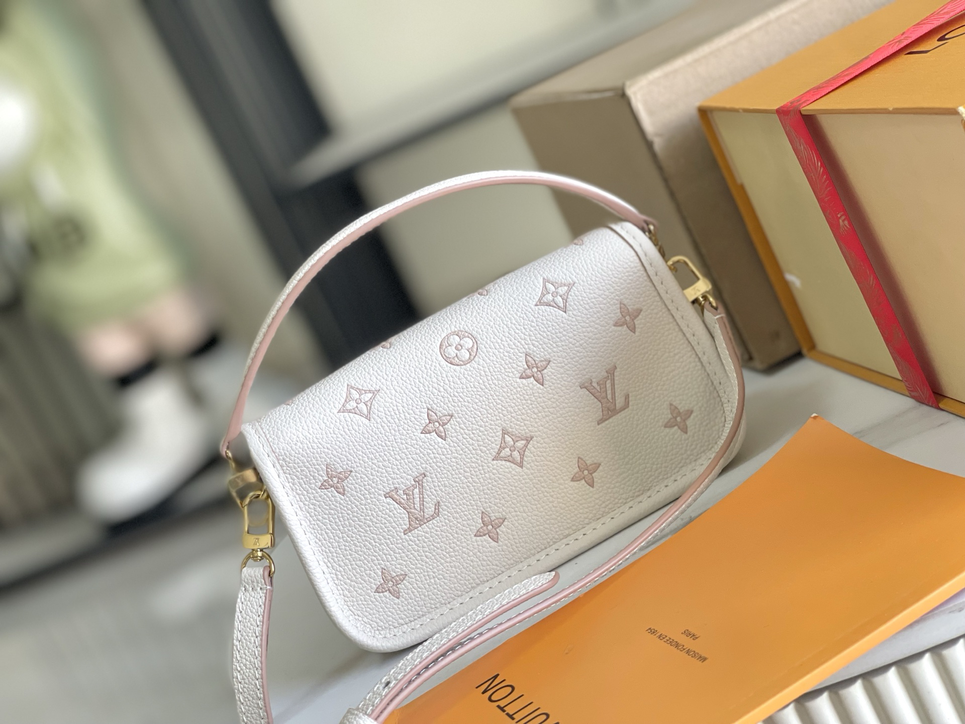 Louis Vuitton Handbag M13642