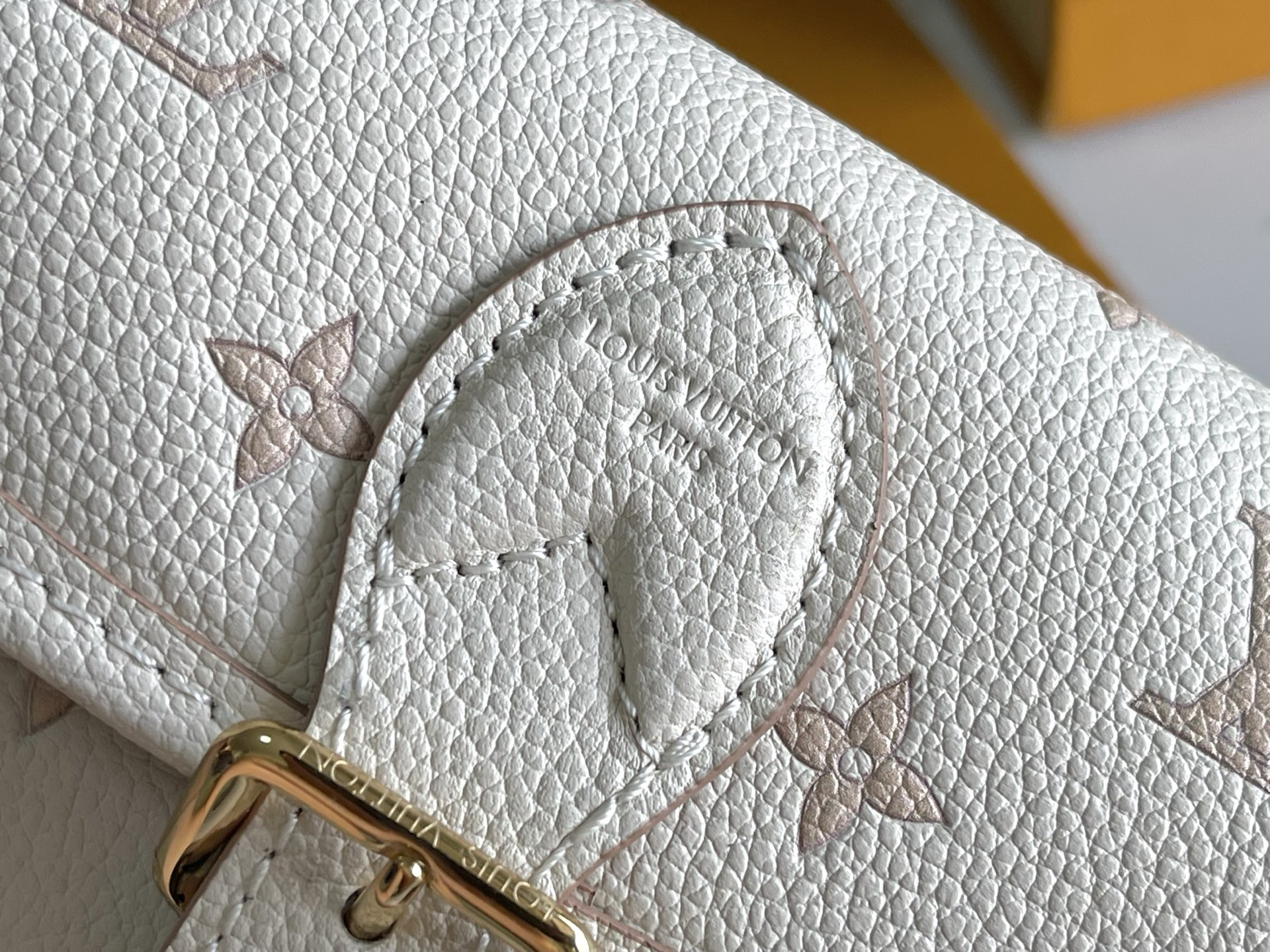 Louis Vuitton Handbag M13642