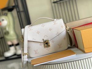 Louis Vuitton Handbag M14977