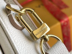 Louis Vuitton Handbag M14977
