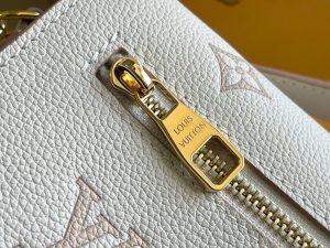Louis Vuitton Handbag M14977