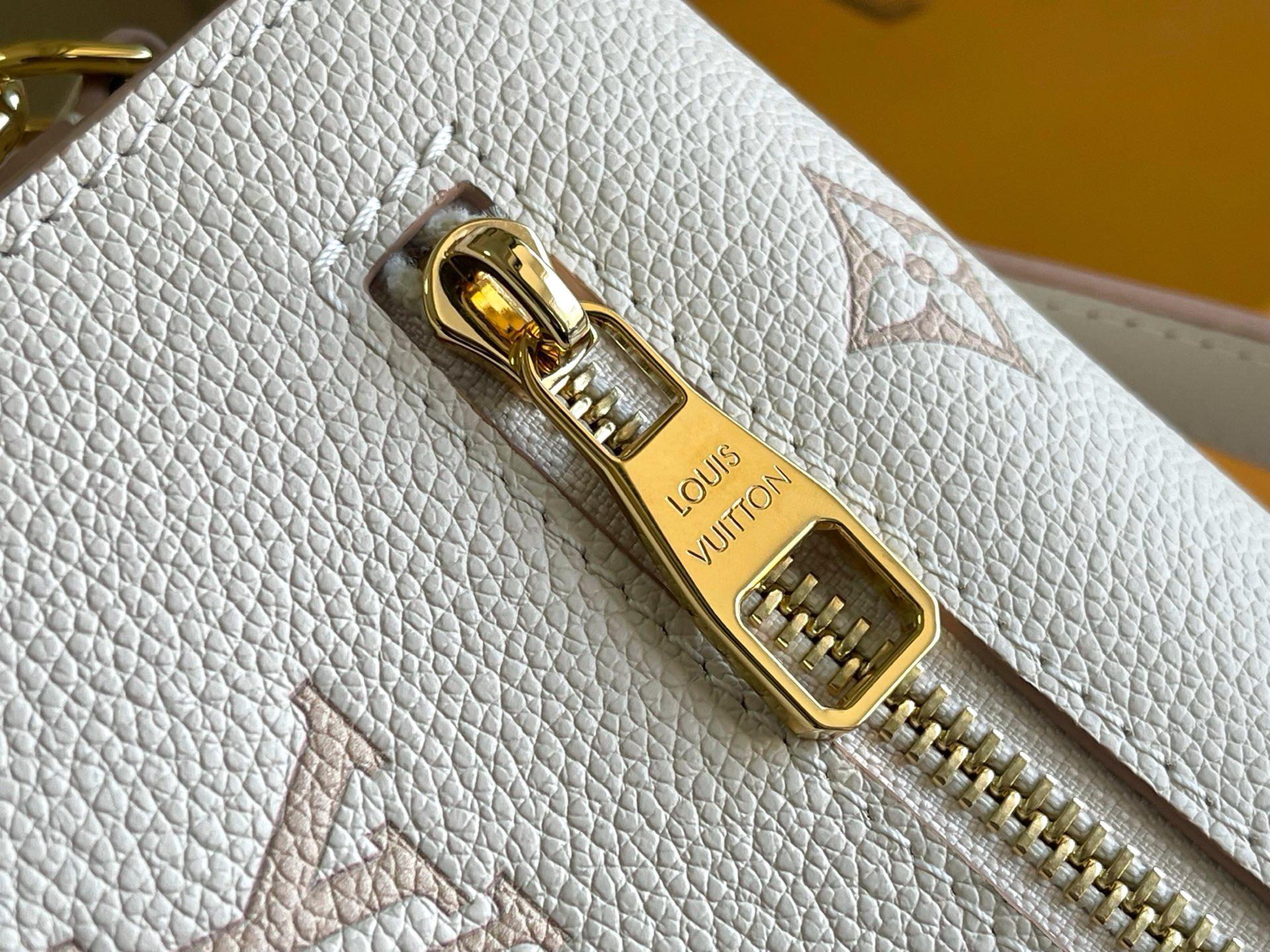Louis Vuitton Handbag M14977