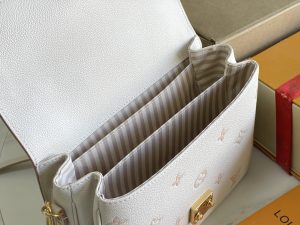 Louis Vuitton Handbag M14977