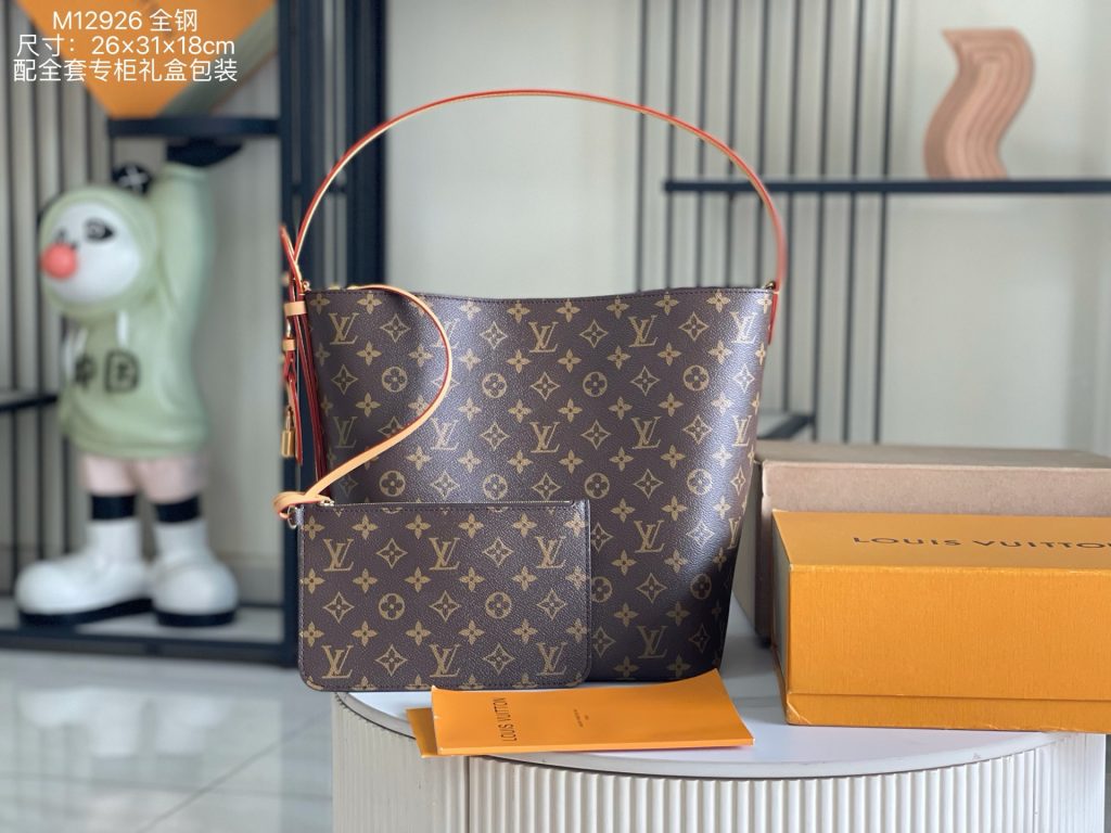 Louis Vuitton Handbag M12926