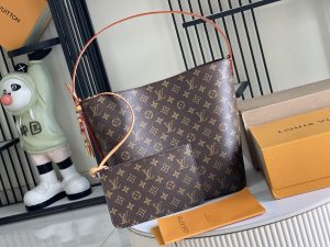 Louis Vuitton Handbag M12926