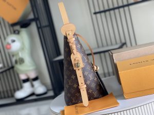 Louis Vuitton Handbag M12926