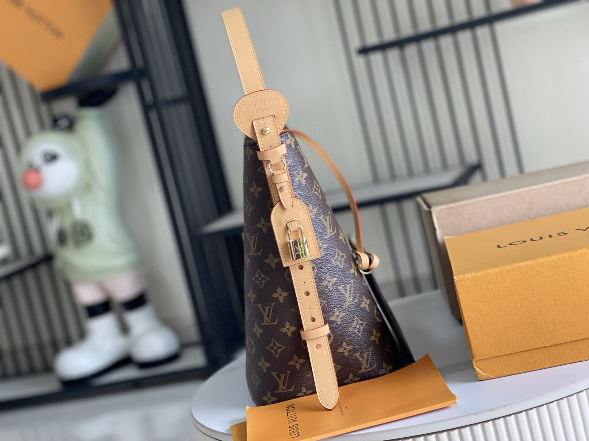 Louis Vuitton Handbag M12926