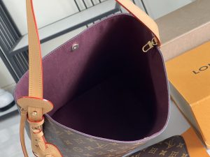 Louis Vuitton Handbag M12926