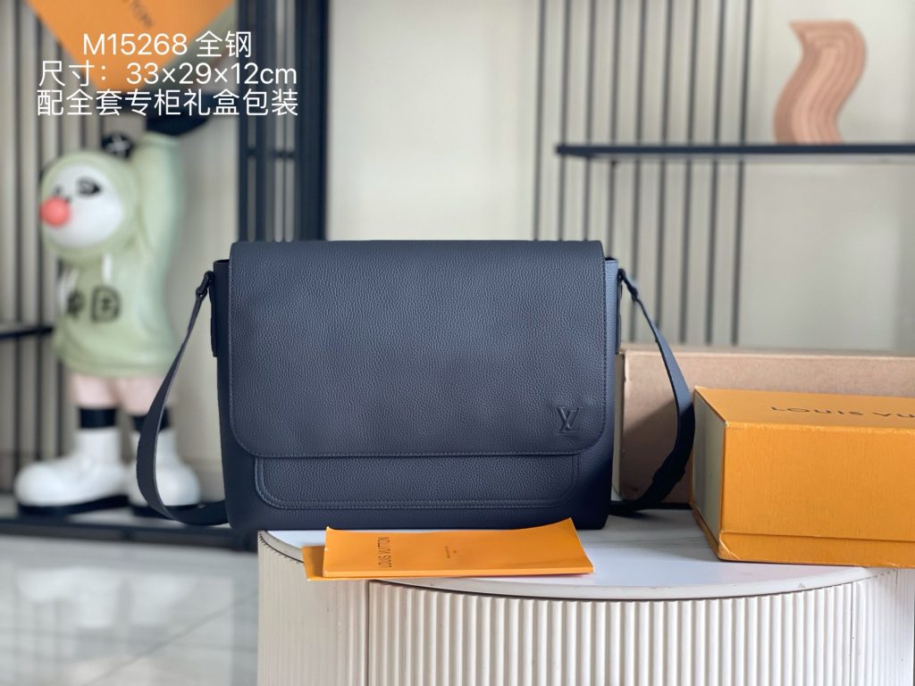 Louis Vuitton Handbag M15268
