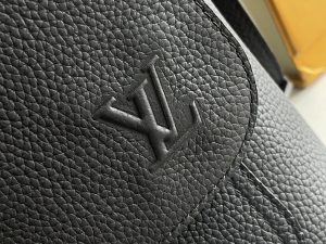 Louis Vuitton Handbag M15268