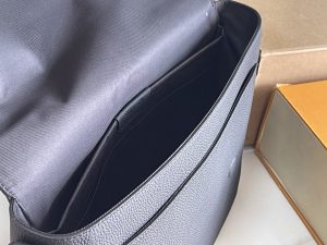 Louis Vuitton Handbag M15268