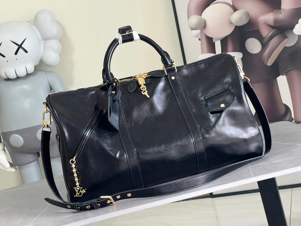 Louis Vuitton Handbag M15300