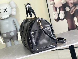 Louis Vuitton Handbag M15300