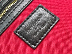 Louis Vuitton Handbag M15300