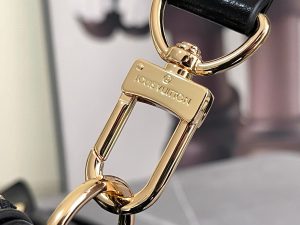 Louis Vuitton Handbag M15300