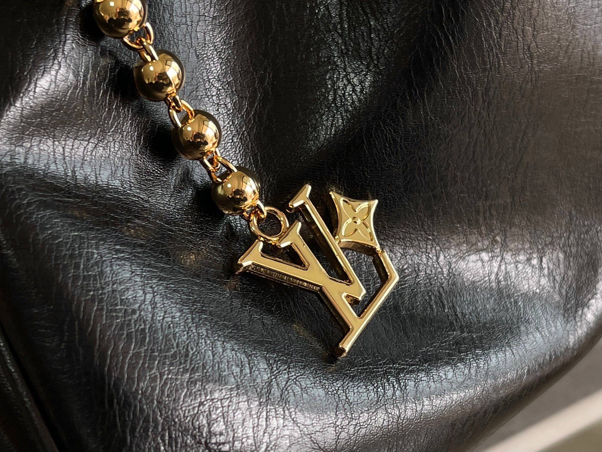 Louis Vuitton Handbag M15300