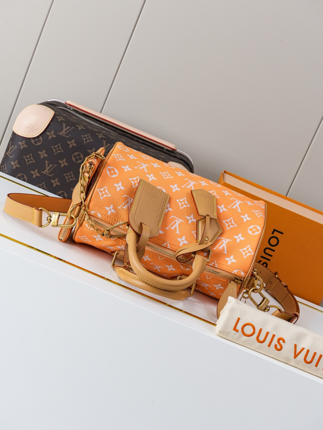 Louis Vuitton Handbag M13912
