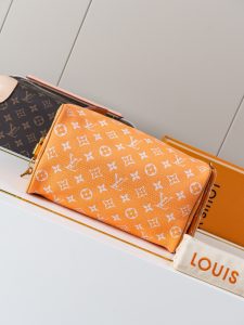 Louis Vuitton Handbag M13912
