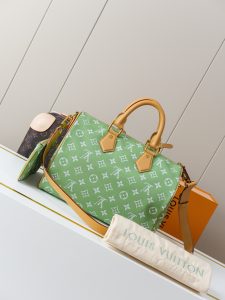 Louis Vuitton Handbag M14064