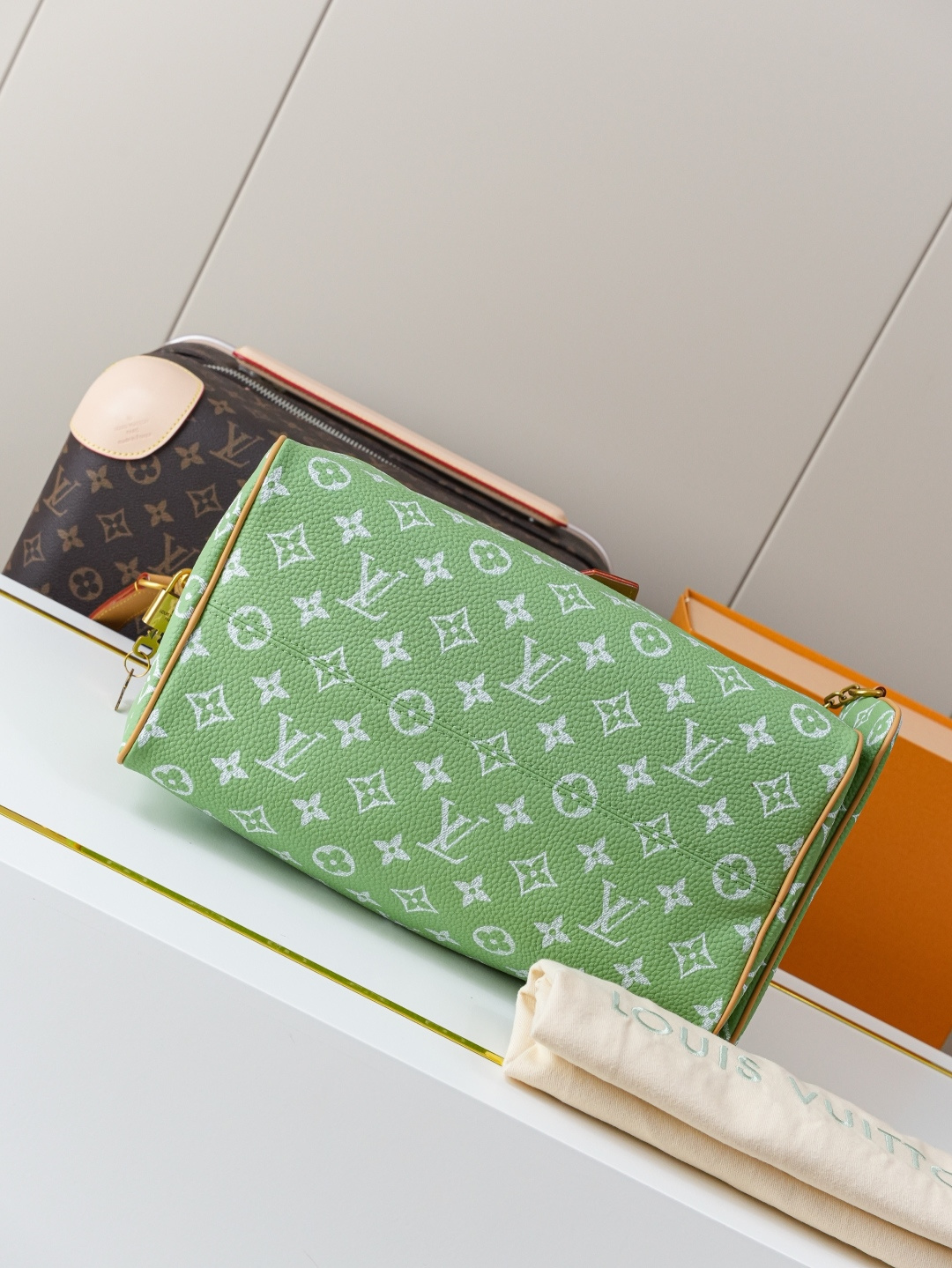 Louis Vuitton Handbag M14064