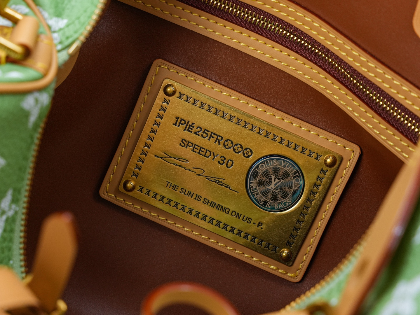 Louis Vuitton Handbag M14064