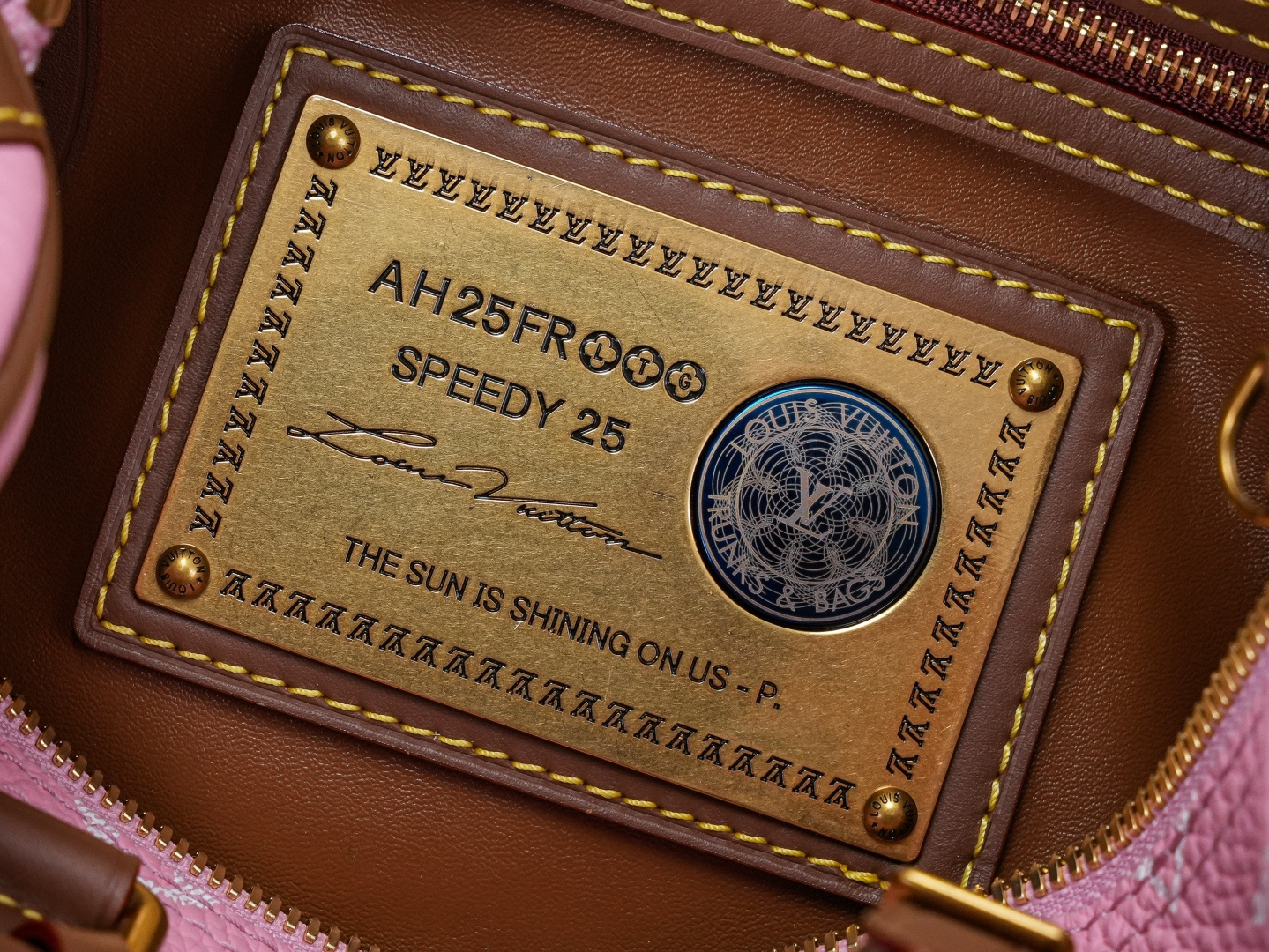 Louis Vuitton Handbag M15279