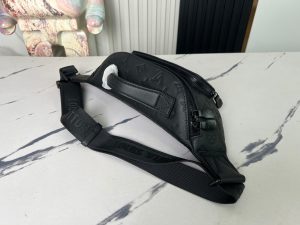 Louis Vuitton Rush Card Holder M47058 in Black
