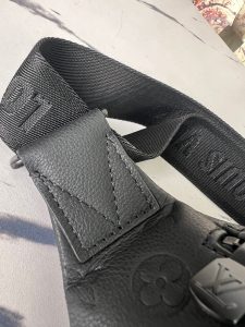 Louis Vuitton Rush Card Holder M47058 in Black