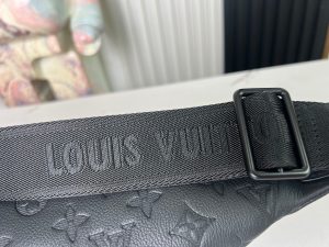 Louis Vuitton Rush Card Holder M47058 in Black