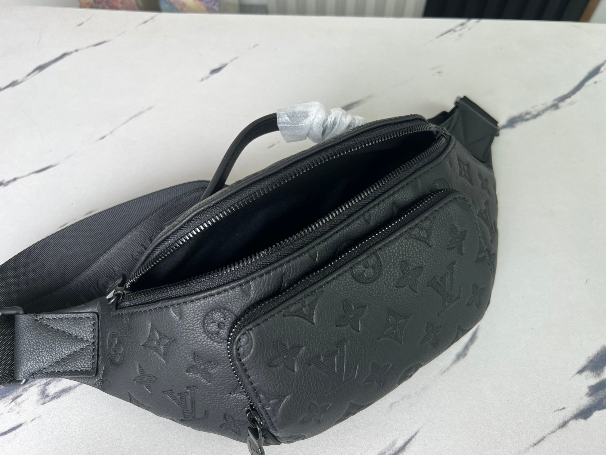 Louis Vuitton Rush Card Holder M47058 in Black