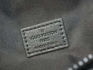Louis Vuitton Rush Card Holder M47058 in Black