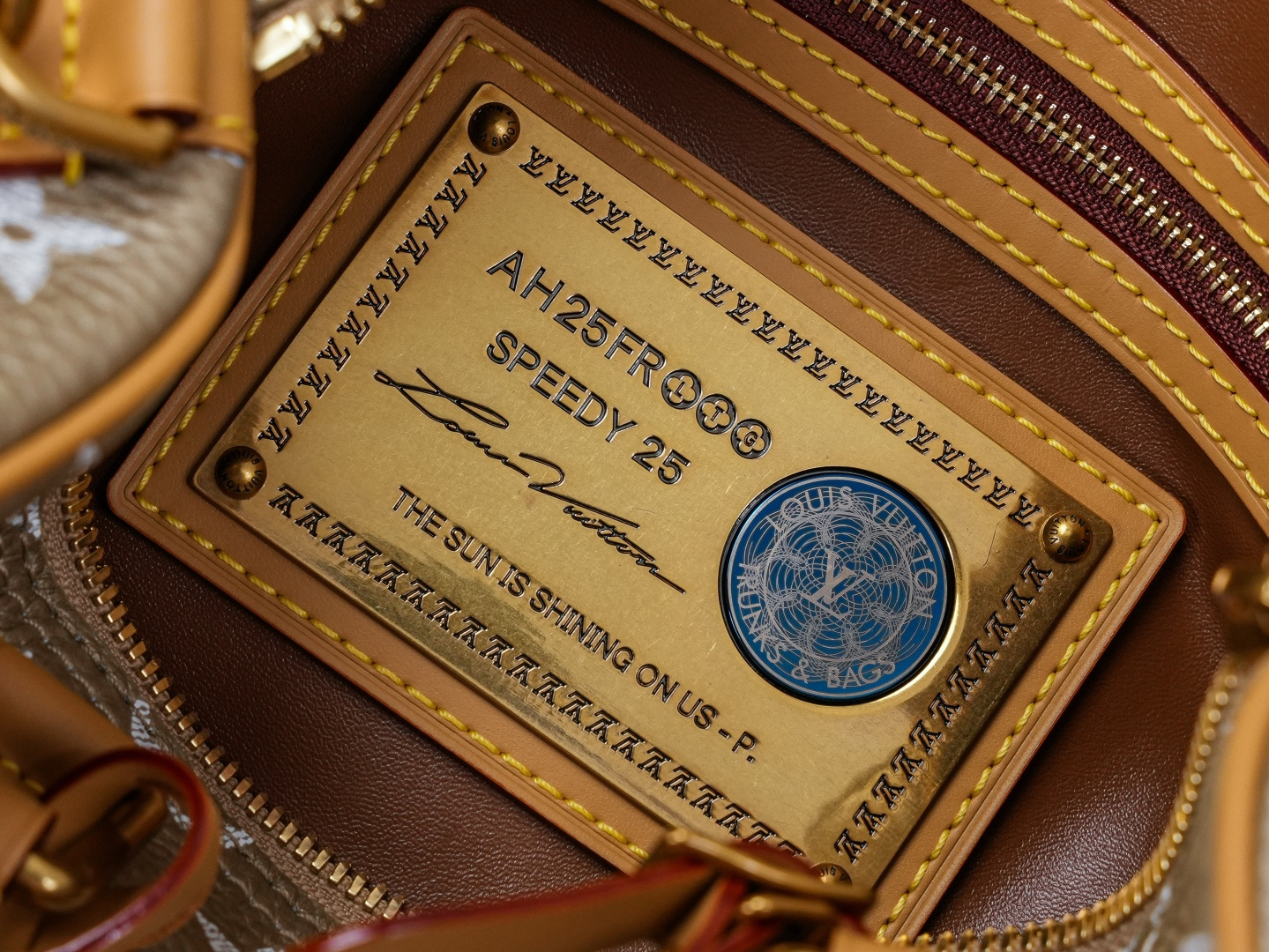 Louis Vuitton Handbag M26305