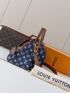 Louis Vuitton Handbag M15278