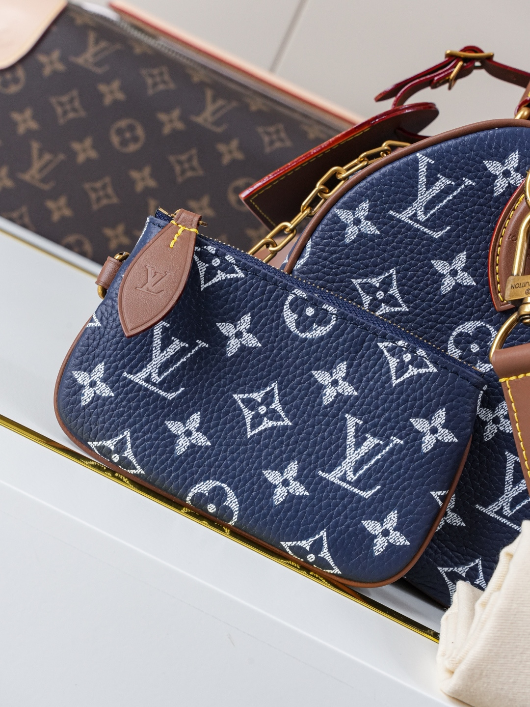 Louis Vuitton Handbag M15278