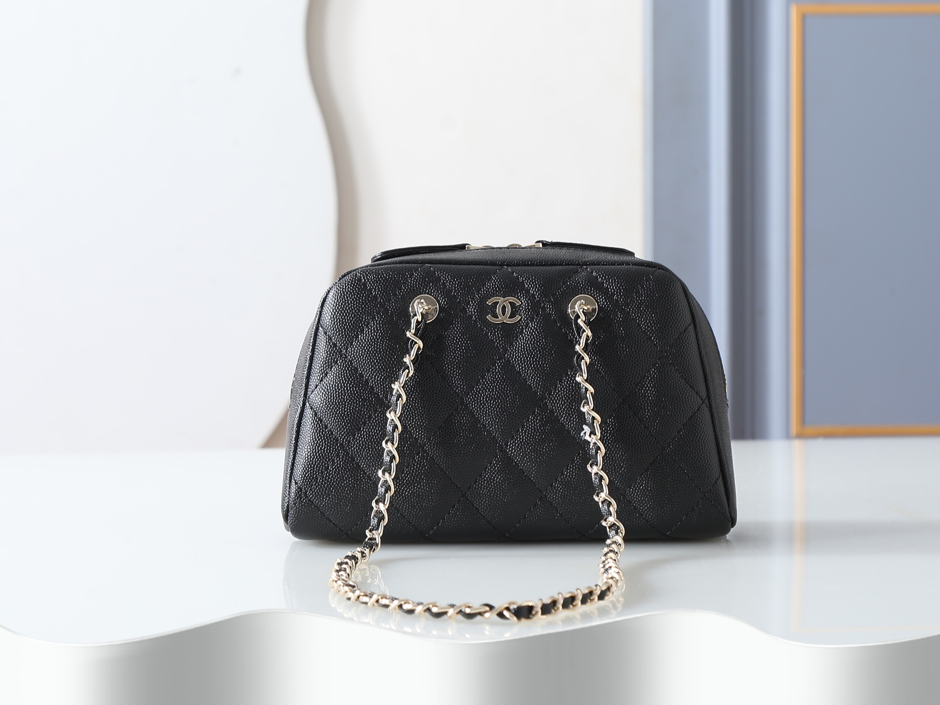 Chanel Shoulder Bag 5092 in Black