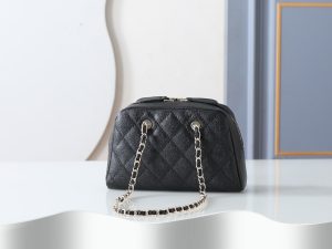 Chanel Shoulder Bag 5092 in Black