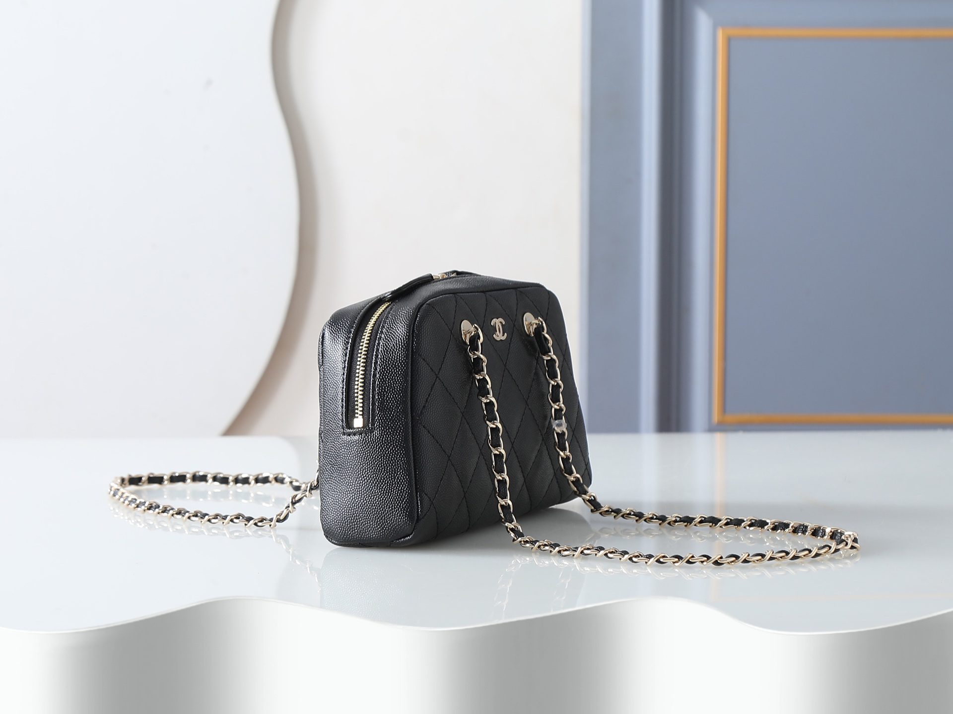 Chanel Shoulder Bag 5092 in Black