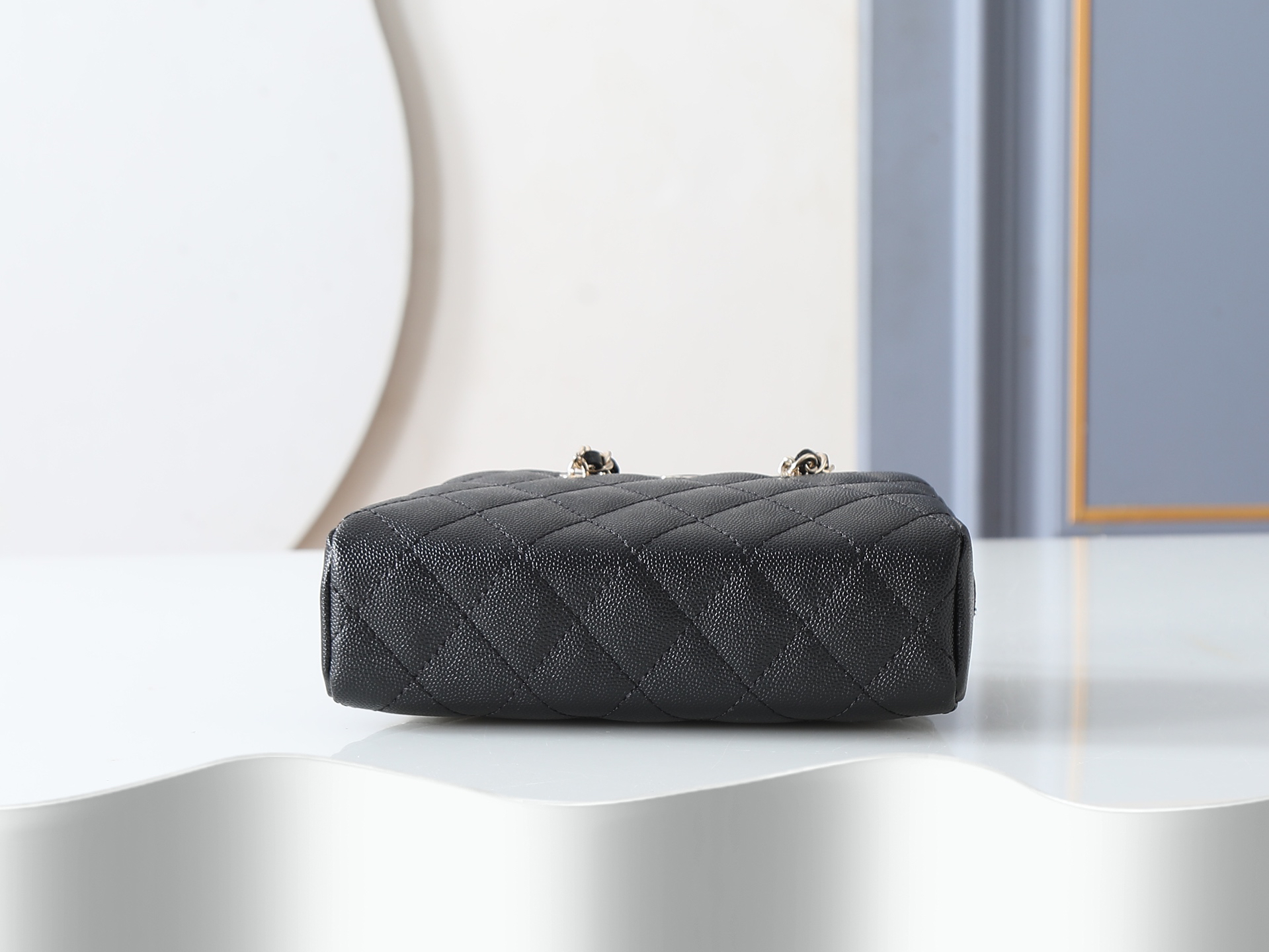 Chanel Shoulder Bag 5092 in Black