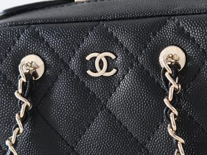Chanel Shoulder Bag 5092 in Black