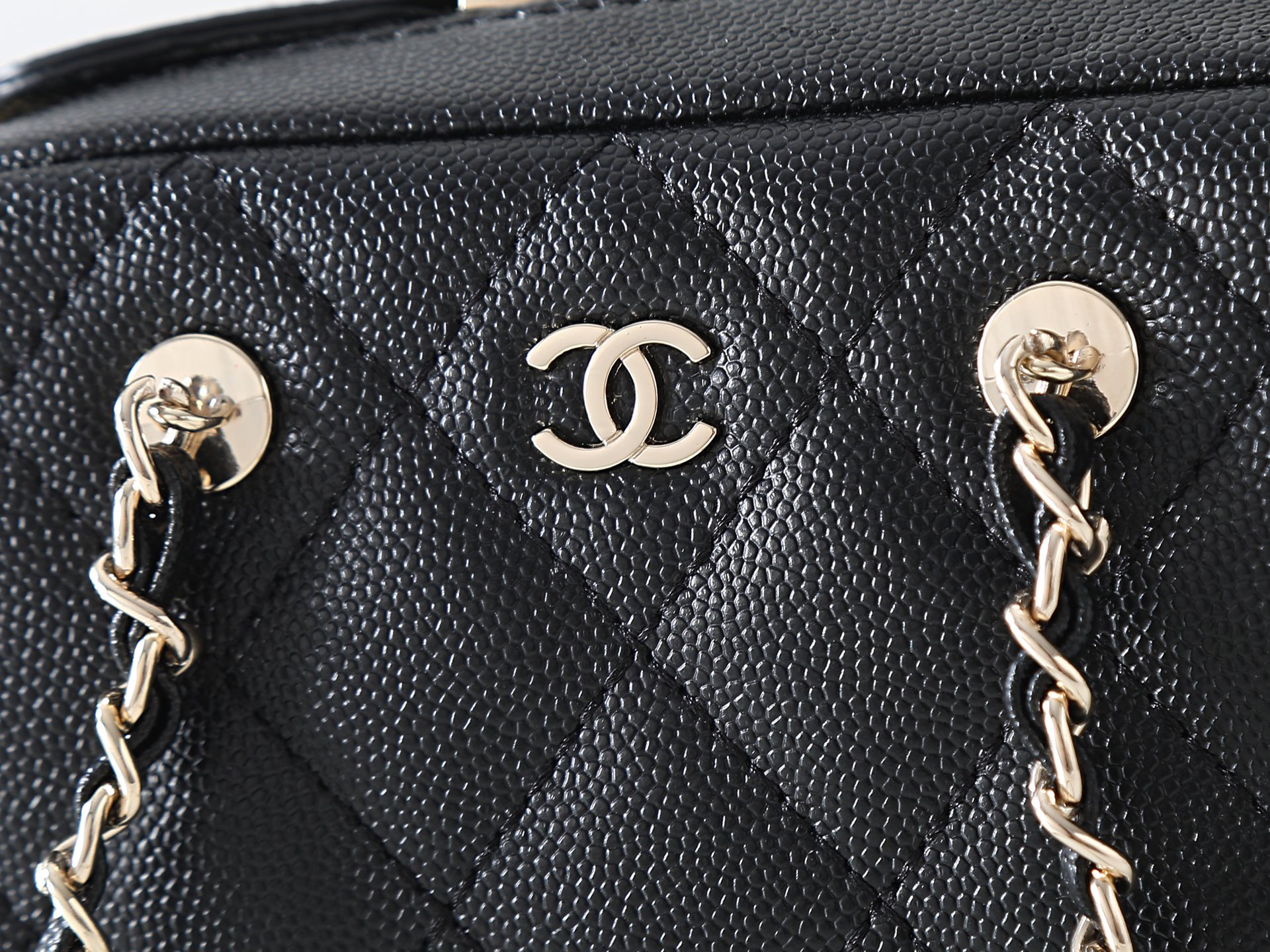 Chanel Shoulder Bag 5092 in Black