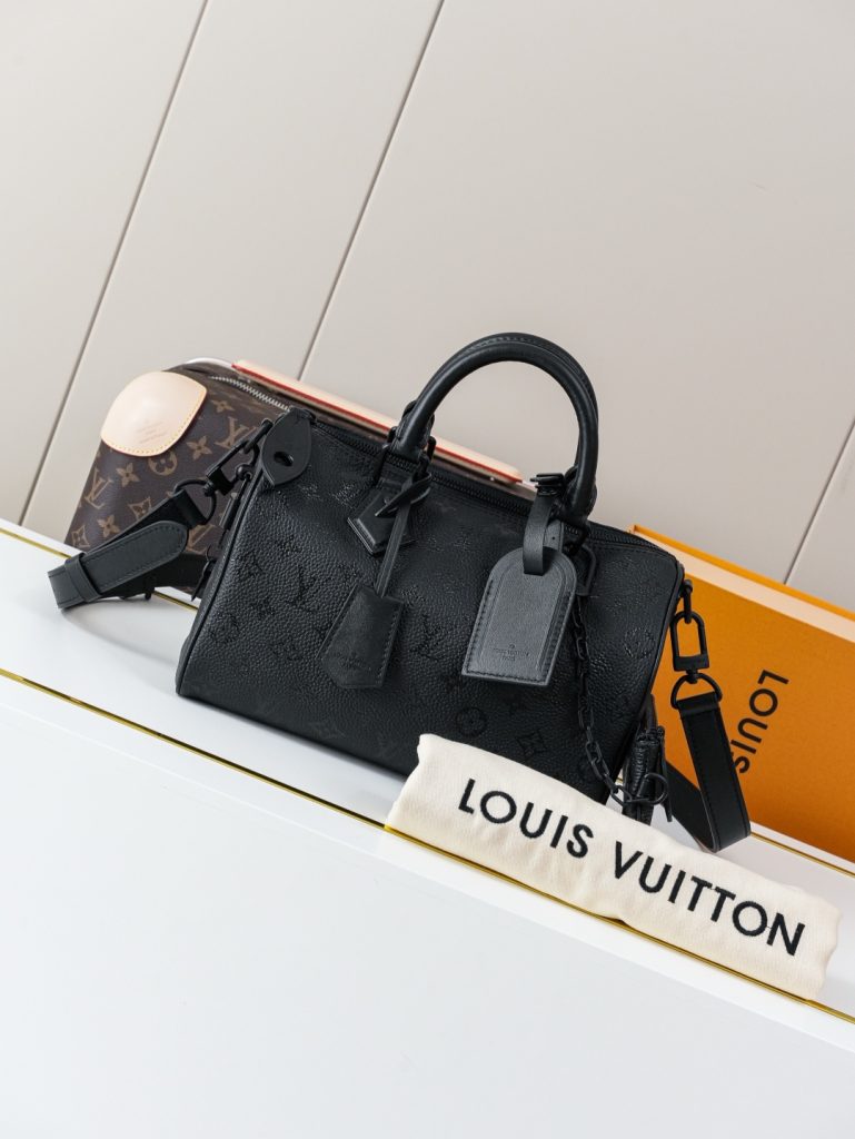 Louis Vuitton Handbag M24426