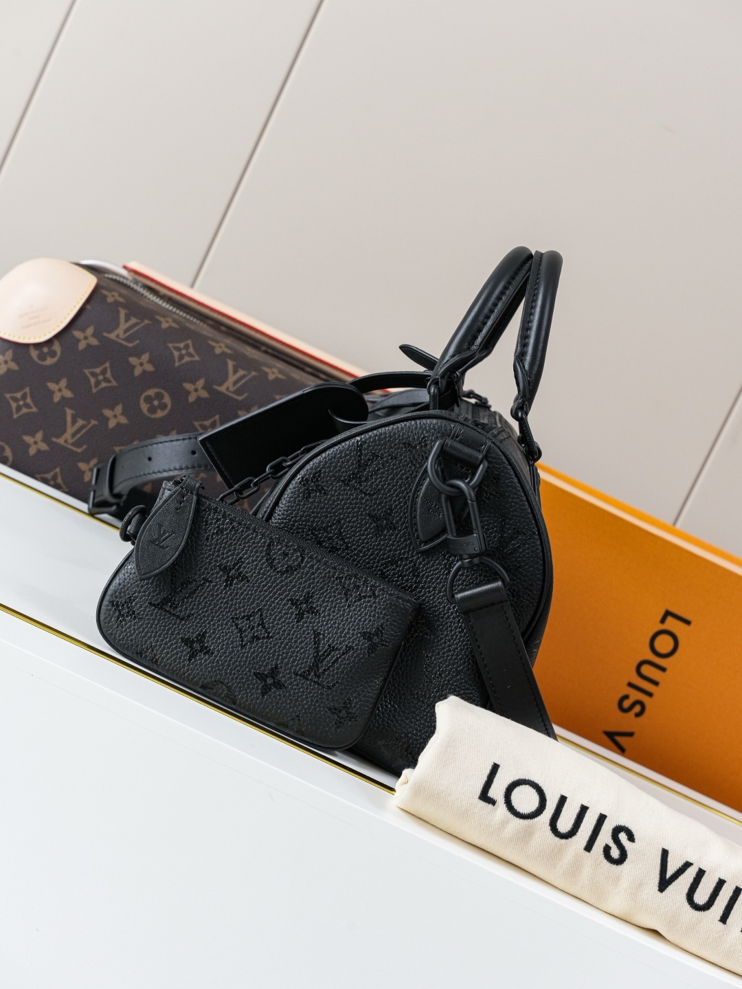 Louis Vuitton Handbag M24426