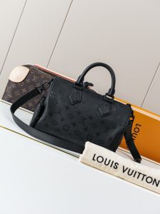 Louis Vuitton Handbag M24426