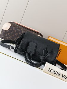 Louis Vuitton Handbag M24426