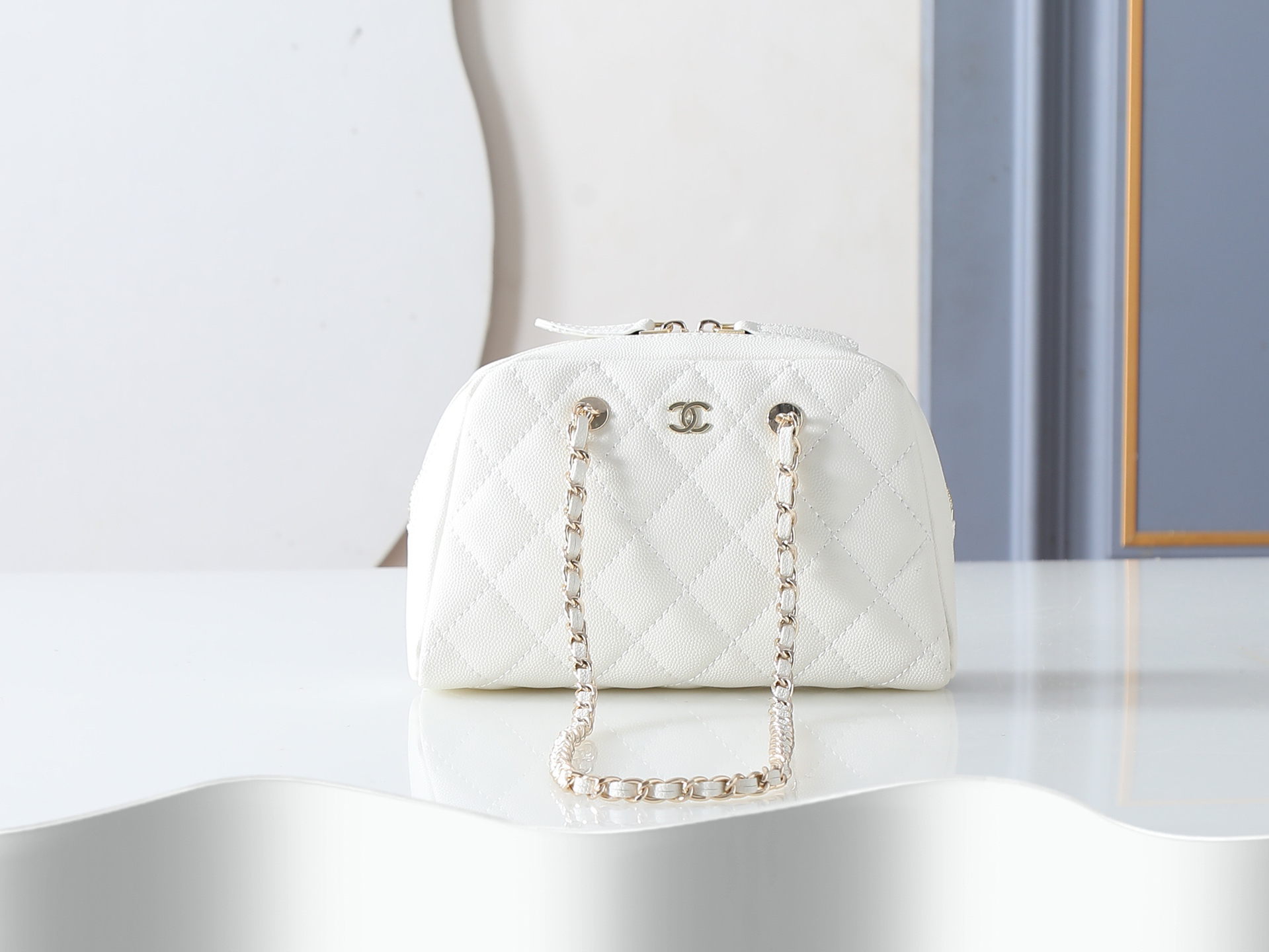 Chanel Shoulder Bag 5092 in White