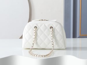 Chanel Shoulder Bag 5092 in White